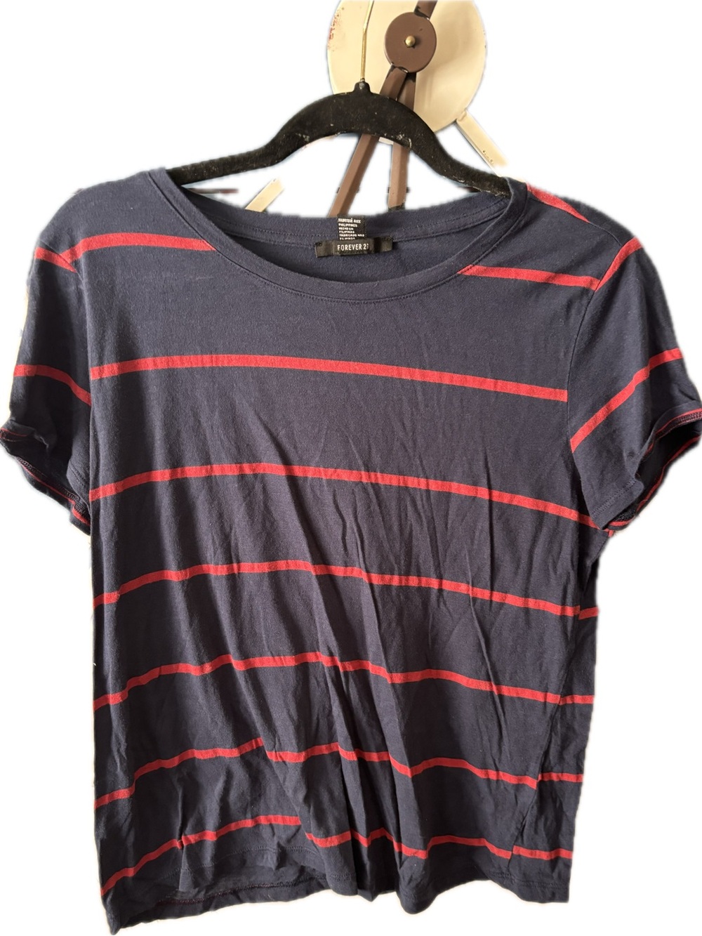 Forever 21 Navy blue red striped crew neck tee Size Medium
